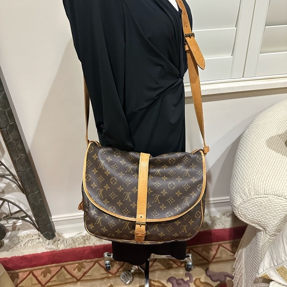 LOUIS VUITTON Saumur 35 Shoulder bag - Picture 3 of 13